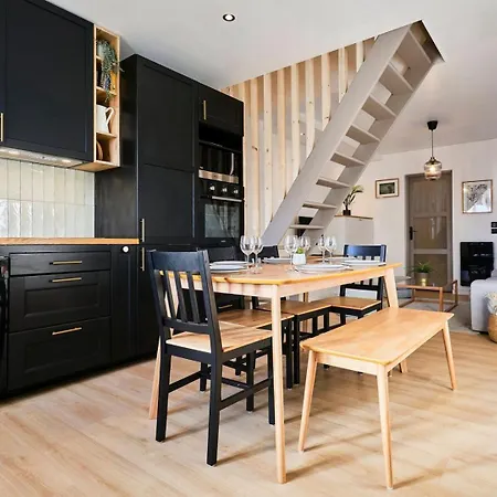 Two Bedroom House With Courtyard, Quiet Penzion