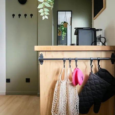 Penzion Two Bedroom House With Courtyard, Quiet Saint-Andre-lez-Lille