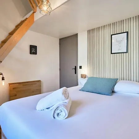 Two Bedroom House With Courtyard, Quiet Guest house Saint-Andre-lez-Lille