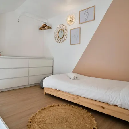 Two Bedroom House With Courtyard, Quiet Guest house 3*